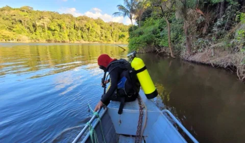 Corpo de turista é achado após naufrágio de bote no Rio Acari, no Amazonas