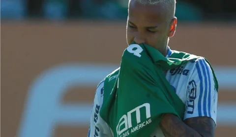 Julgamento no STJD é marcado por cena inusitada de jogador do Cuiabá