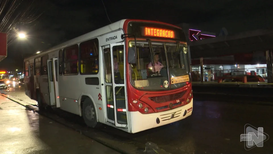 VÍDEO: dois suspeitos assaltam ônibus da linha 418 na Zona Leste de Manaus