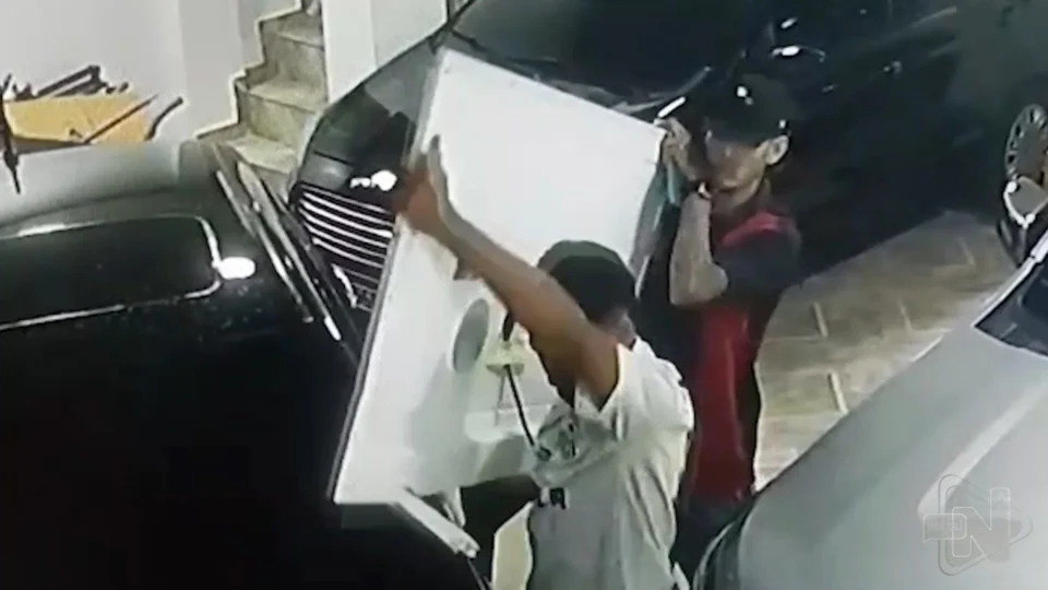 VÍDEOS: dois suspeitos são presos e menor apreendido por roubos a residências