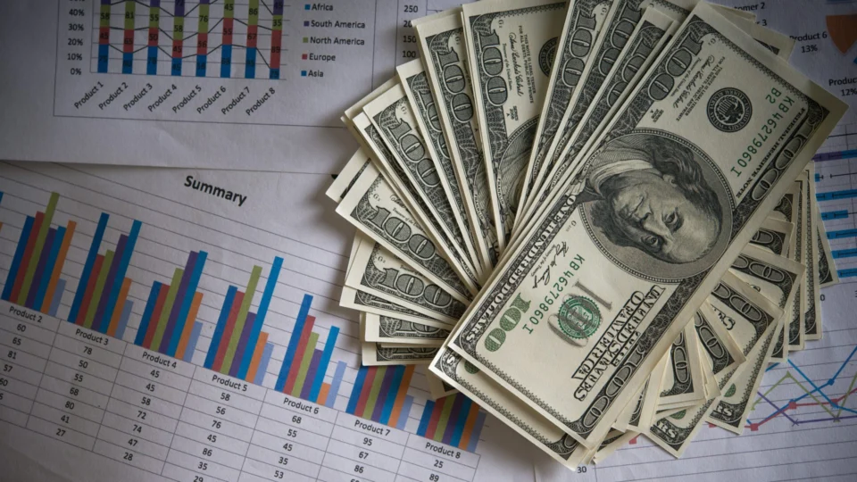 Dólar comercial inicia segunda-feira (12) vendido a R$ 4,88