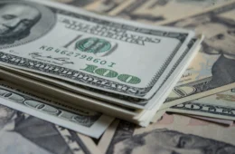 Dólar comercial x dólar turismo: entenda as diferenças e como eles a afetam seu bolso