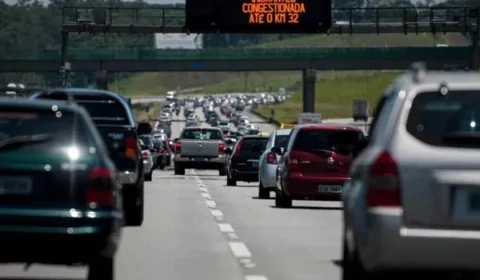 Fluxo de veículos em estradas pedagiadas do Brasil cai em abril, mostra ABCR