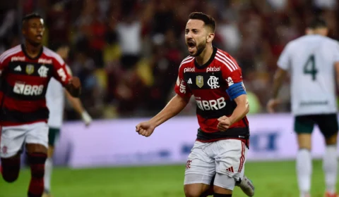 Com golaço de Everton Ribeiro, Flamengo vence o Goiás por 2 a 0 e deixa o Z-4
