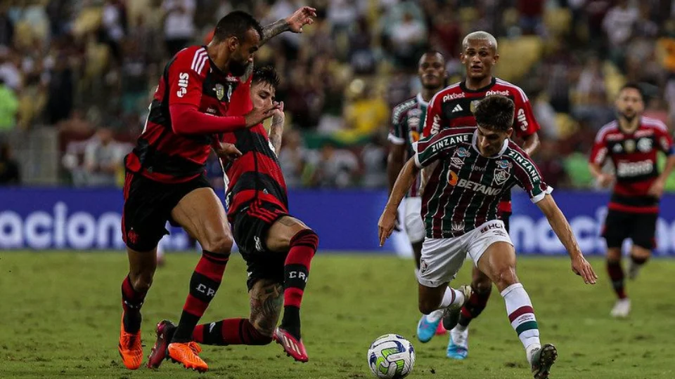 Flamengo é superior, mas fica no 0 a 0 com o Fluminense