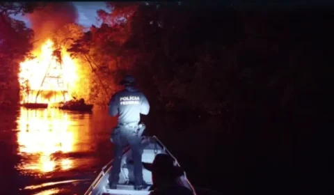 PF e ICMbio destroem dragas de garimpo ilegal em Japurá, no Amazonas