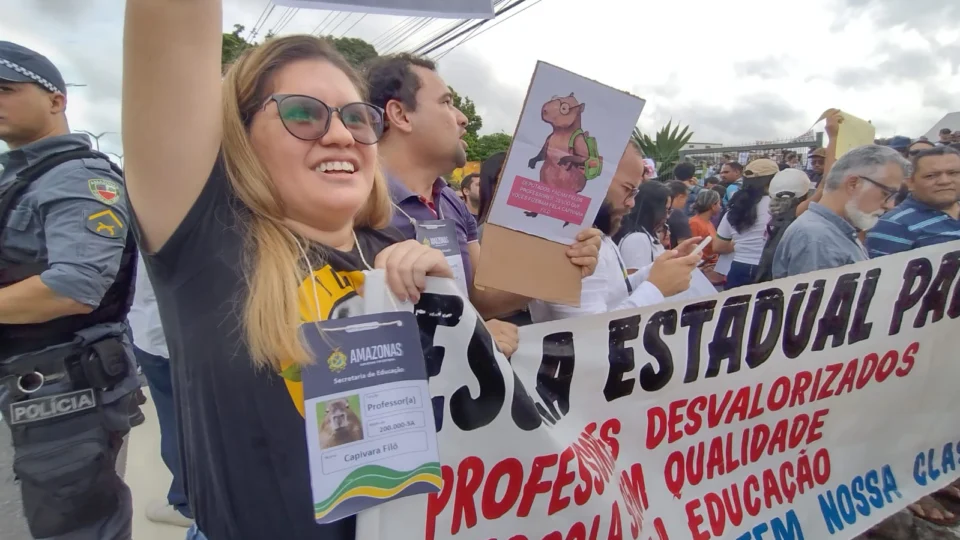 Descontos de salário dos professores grevistas serão pagos nesta sexta no AM