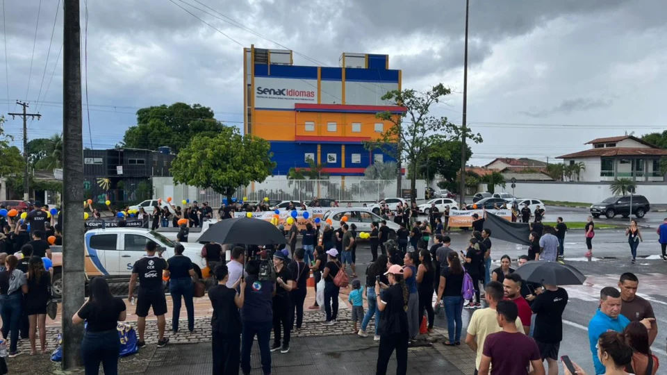 Fecomércio, Sesc e Senac fazem manifestação contra corte de verbas em RR