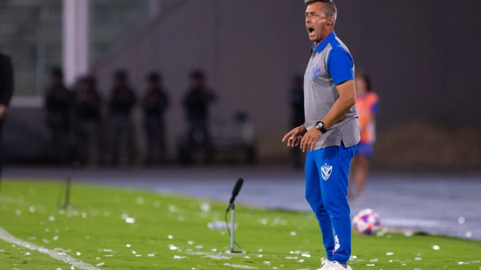 Hernán Manrique, técnico do time reserva do Vélez Sarsfield, morre aos 49 anos