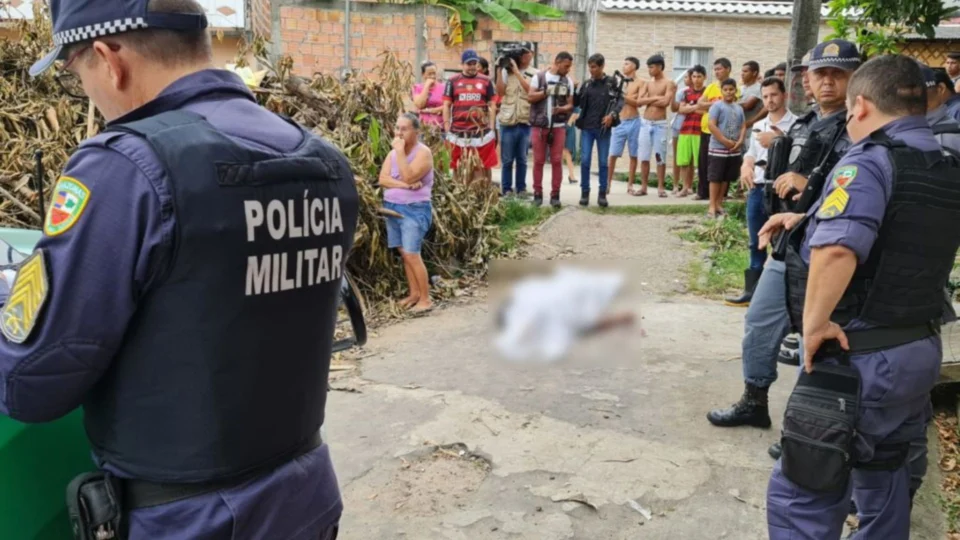 Homem é executado a tiros após deixar o filho em escola em Manaus