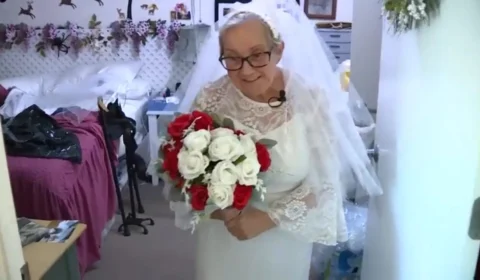 Vídeo: idosa casa com ela mesma em cerimônia em casa de repouso nos EUA