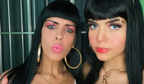 Influencers suspeitas de racismo dão banana e macaco de pelúcia a crianças