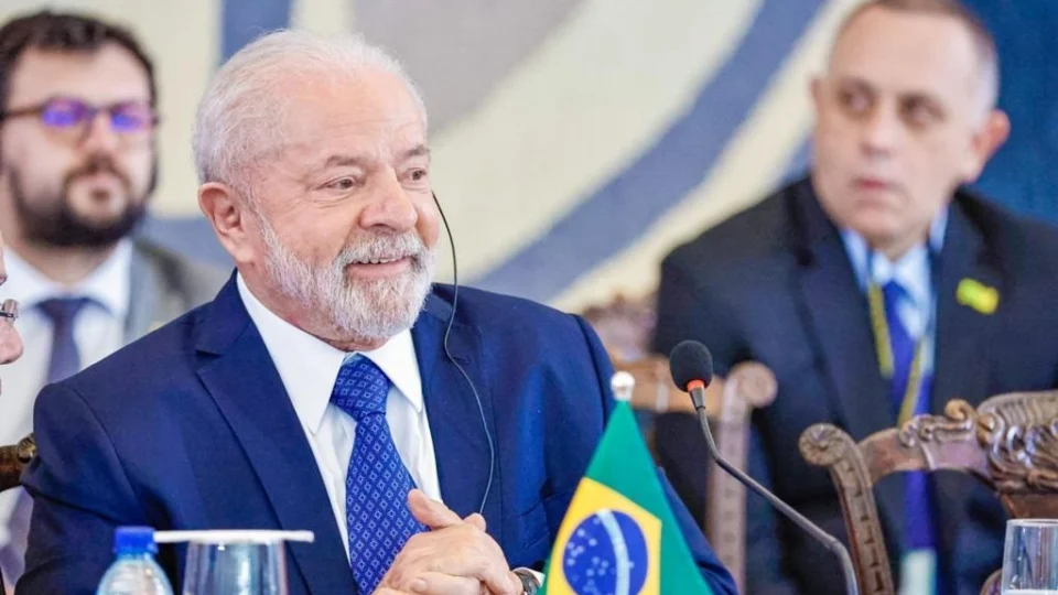 Lula volta a defender Maduro mesmo após criticas de Lacalle Pou e Boric