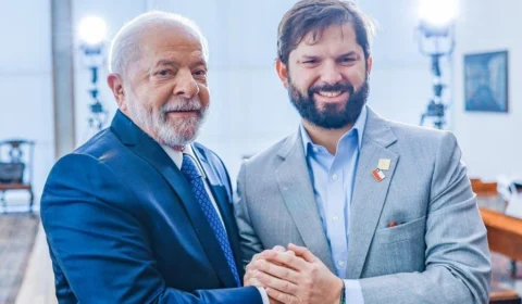 Presidente chileno Gabriel Boric endossa críticas a Lula por apoio a Maduro