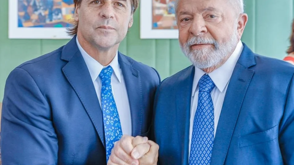 Presidente uruguaio, Lacalle Pou, critica Lula por apoio a Maduro, em Brasília