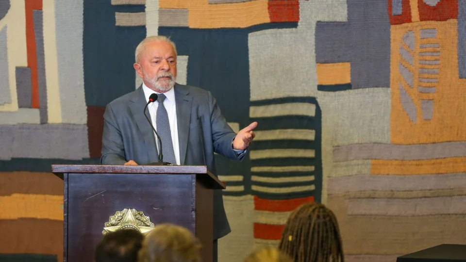 Lula vai a Londres para a coroação do Rei Charles III