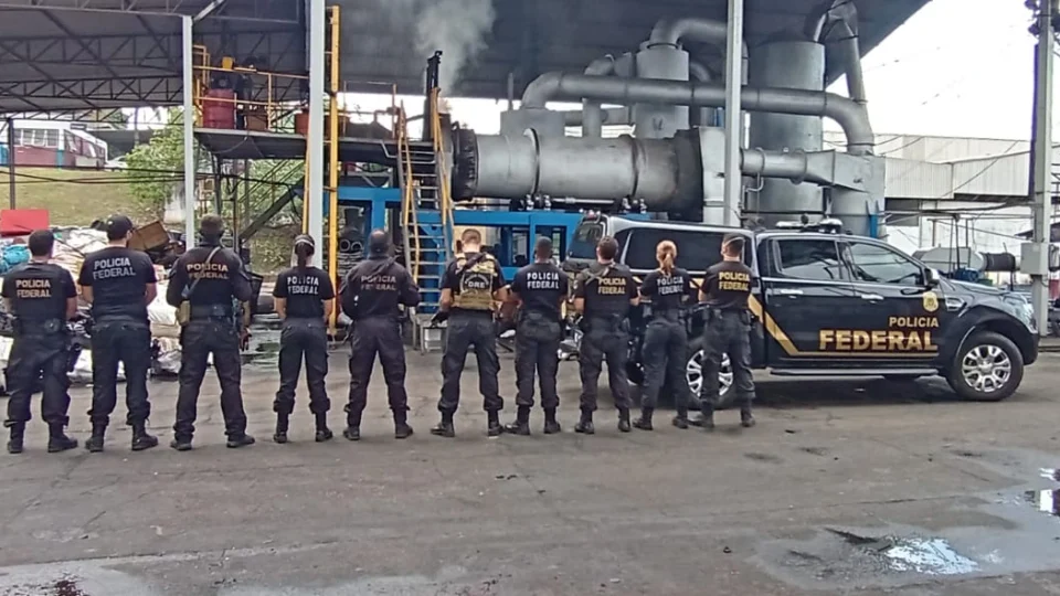 PF incinera cerca de 1,4 toneladas de maconha e cocaína no Amazonas