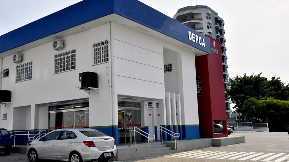 Casal é preso por maus-tratos e tortura contra filha de 15 anos em Manaus