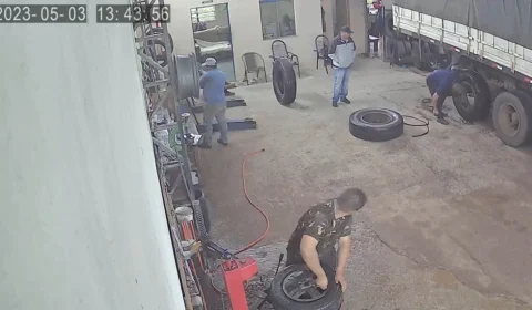 VÍDEO: mecânico morre após pneu de caminhão explodir em borracharia no RS
