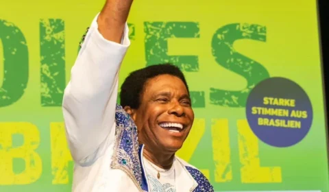 Neguinho da Beija-Flor é atração da Casa de Praia de Manaus neste domingo