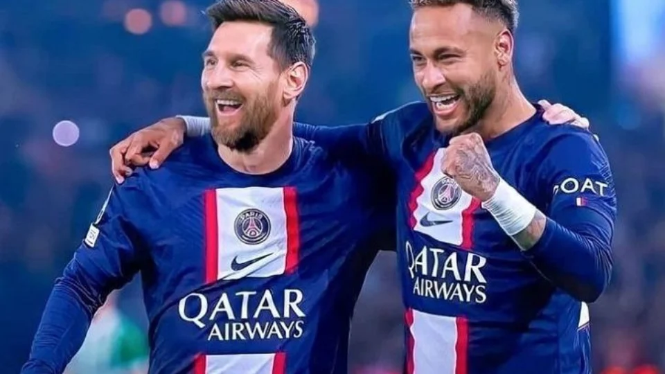 Torcedores do PSG fazem protesto e pedem saída de Neymar e xigam Messi