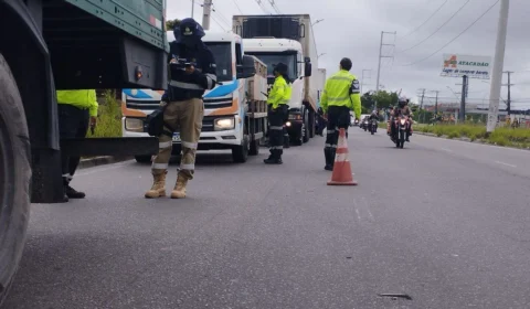 ‘Carga Pesada’ autua 32 motoristas por irregularidades no trânsito em Manaus