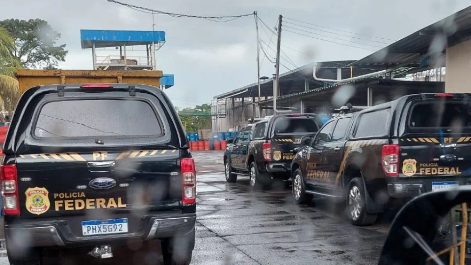 Jovem que se passava por agente da Polícia Federal é presa em Manaus
