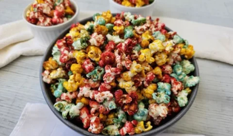 Receita Fácil – Pipoca doce colorida: opção prática pronta em 40 minutos