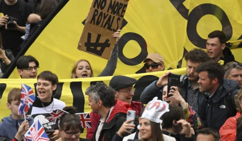 Protestos anti-monarquia marcam coroação de rei Charles III em Londres
