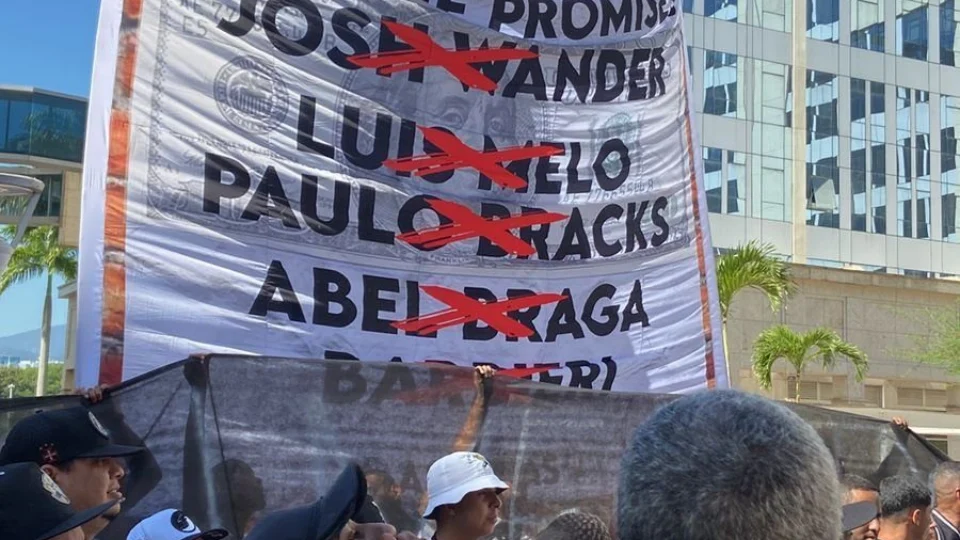 Vasco entra no Z-4 e torcedores protestam no escritório da SAF