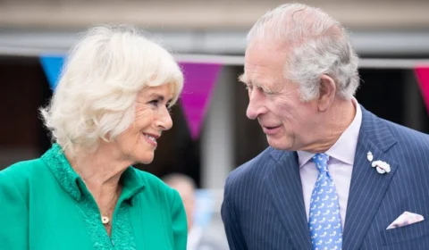 Rei Charles III: cerimônia de coroação conta com coroa de ouro maciço; veja