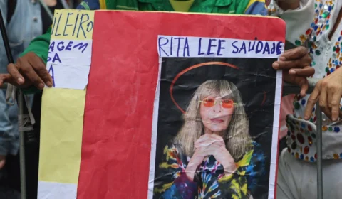 Rita Lee é velada em cerimônia aberta ao público nesta quarta em São Paulo