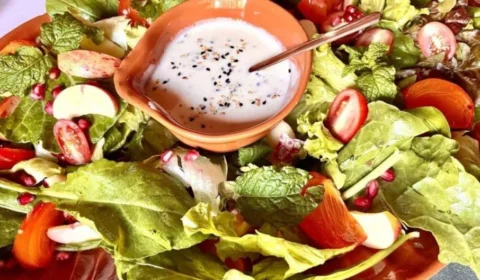 Receita Fácil – Salada de folhas verdes: opção prática pronta em 15 minutos