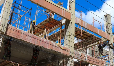 Manaus abre seleção para arquitetos e engenheiros; salário é de R$ 5,2 mil