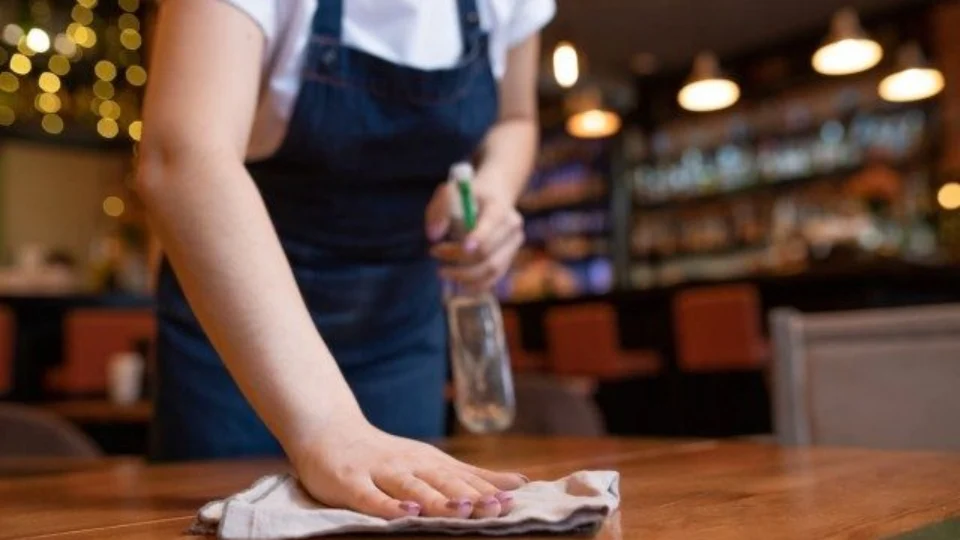 Setor de serviços está 12,4% acima do nível pré-pandemia, mostra IBGE