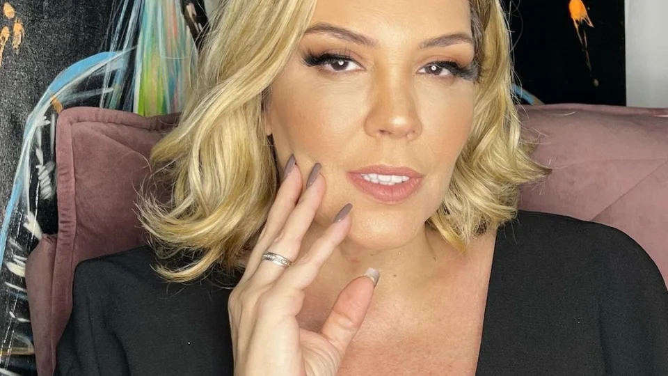 Cantora Simony é internada para tratar câncer nesta terça, 2, em São Paulo