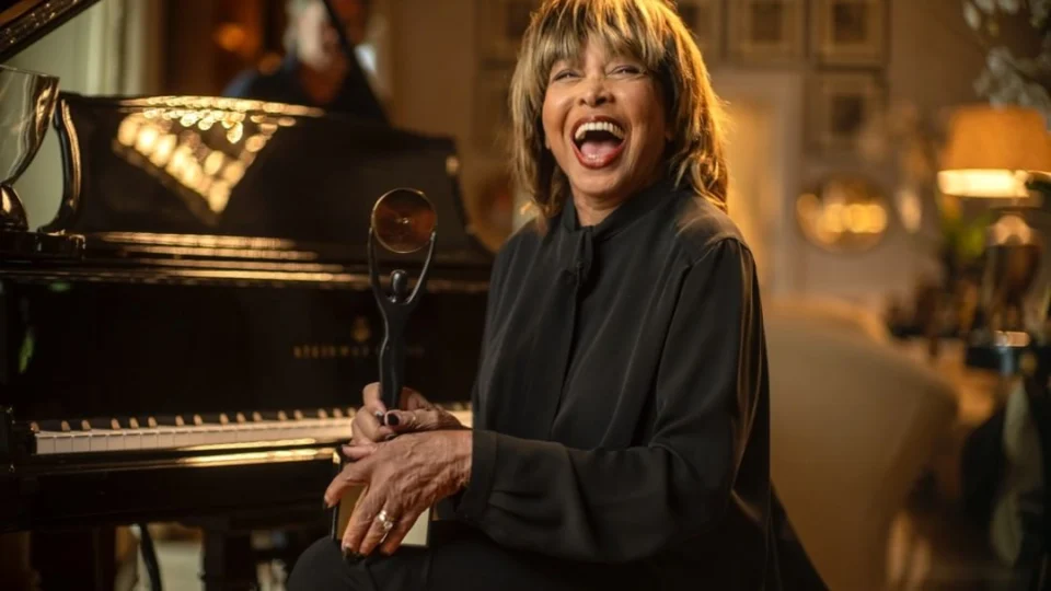 ‘The Best’ , ‘Look Me in the Heart’ e outros; confira 5 sucessos de Tina Turner