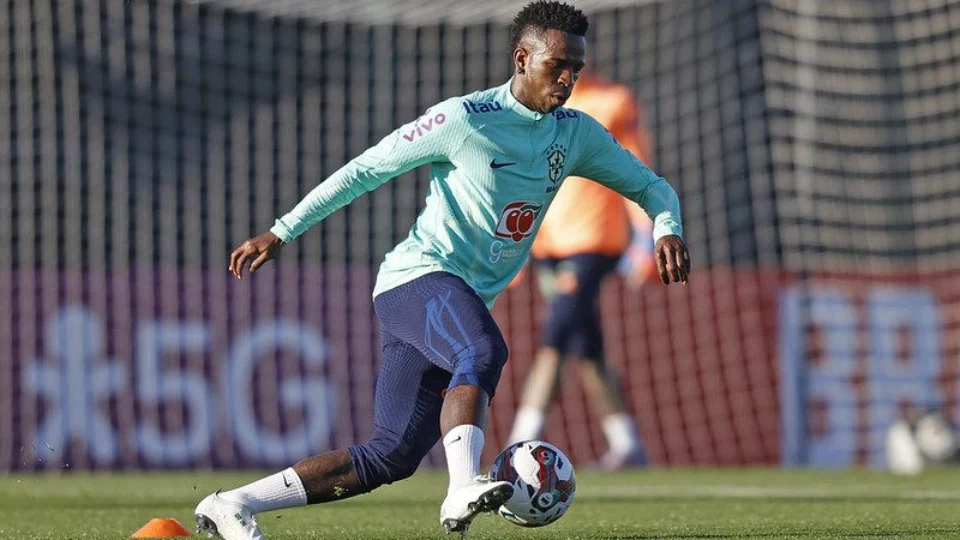 Clubes do RJ prestam solidariedade a Vinicius Jr após ataques racistas