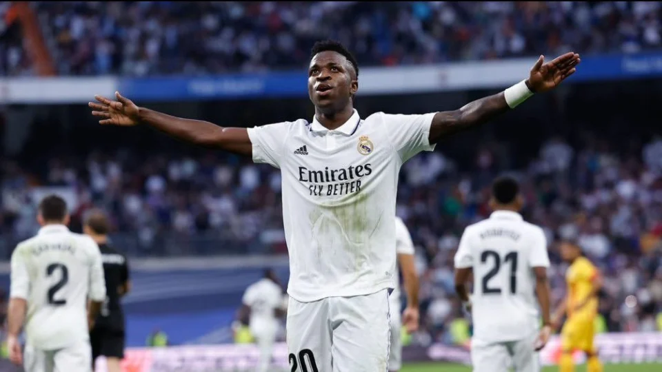 Vini Junior recebe apoio de jogadores e clubes brasileiros nas redes sociais