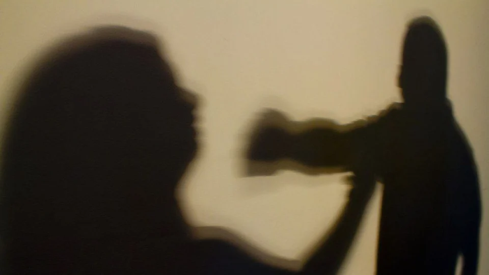 Em crise de ciúme, homem agride mulher após pedido de separação no AM