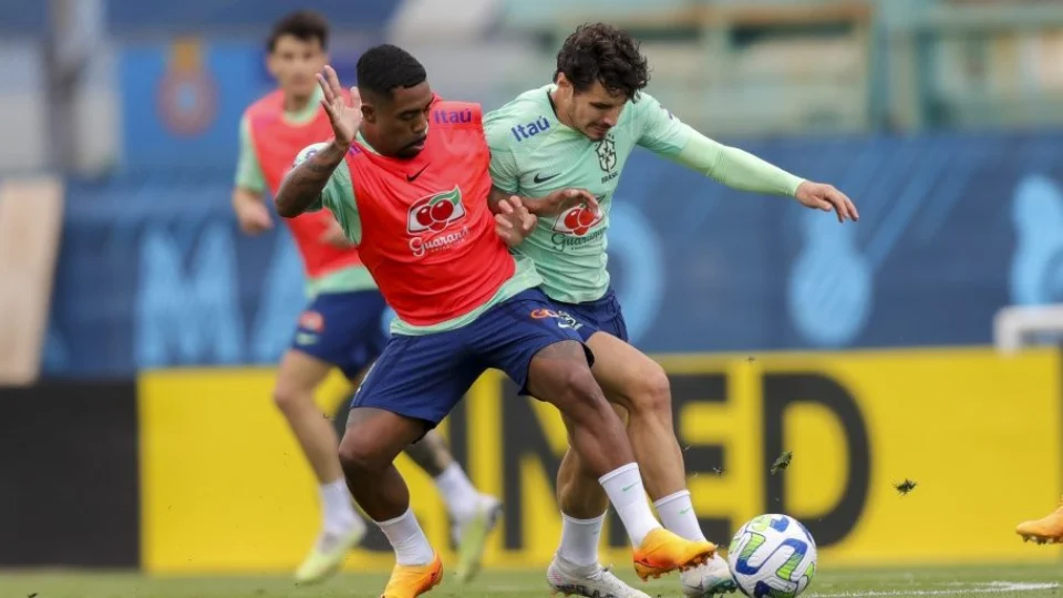 Seleção Brasileira treina com o grupo quase completo em Barcelona