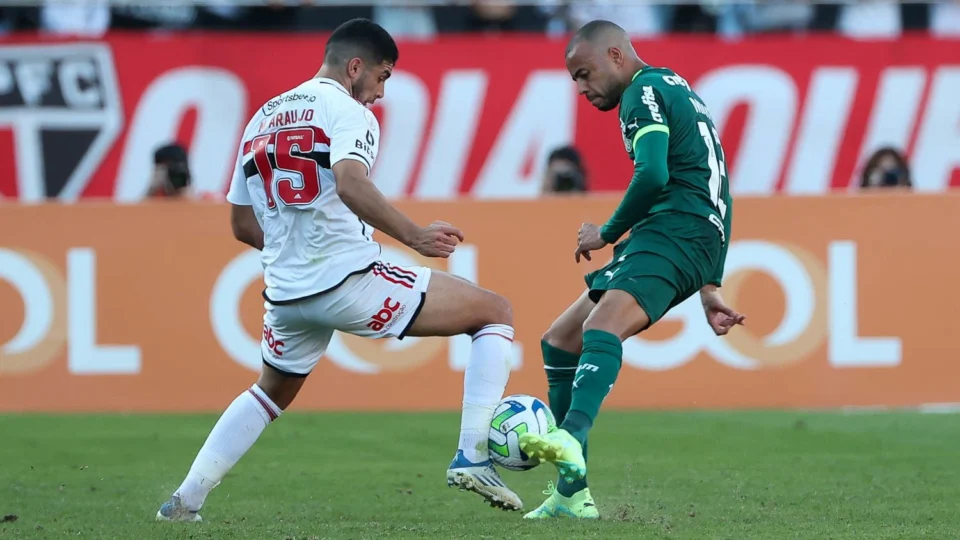 Brasileirão: Palmeiras aproveita vacilos de Arboleda e ganha do São Paulo