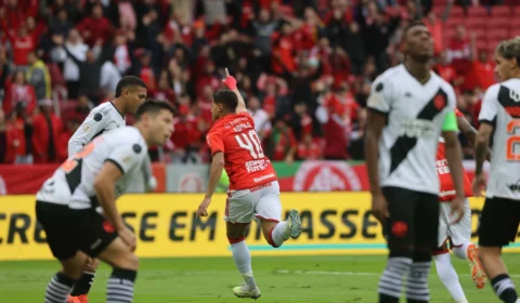 Com dois gols no início, Internacional impõe quinta derrota seguida ao Vasco