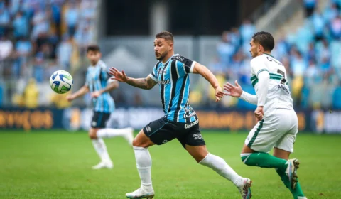 Grêmio vence Coritiba de goleada e assume a vice-liderança do campeonato