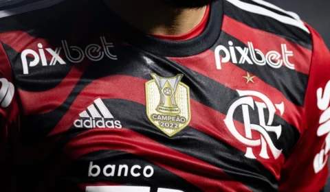 Flamengo vira piada ao entrar em campo com patch de campeão brasileiro de 2022