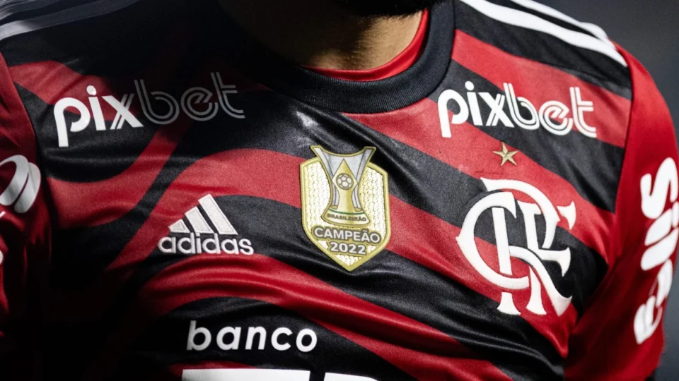 Flamengo vira piada ao entrar em campo com patch de campeão brasileiro de 2022