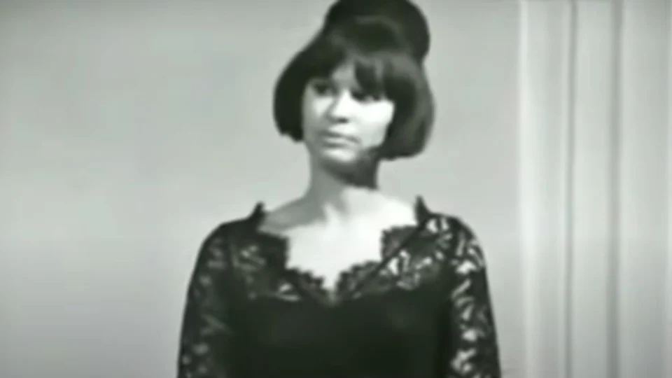 Ícone da bossa nova, cantora e compositora Astrud Gilberto morre aos 83 anos