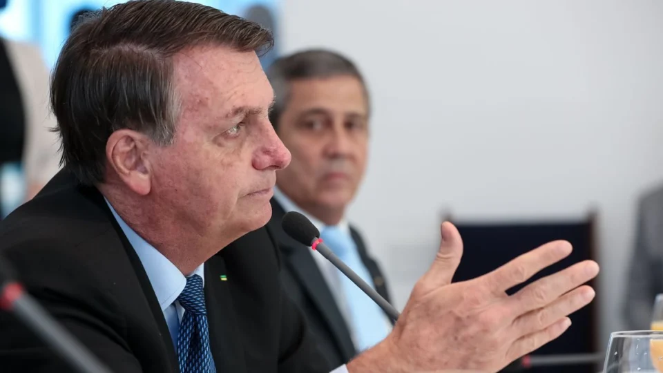 Bolsonaro recebe ordem de silêncio até julgamento do TSE no dia 22