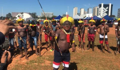 Mais de 2 mil indígenas devem ocupar praça de Brasília até quarta, 7