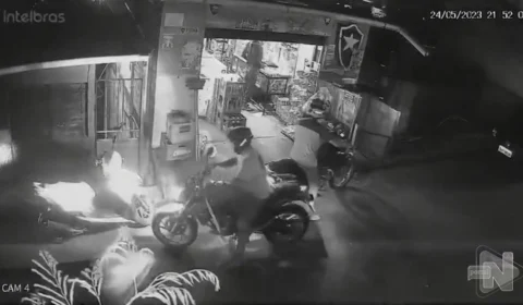 Jovem tem mão e orelha decepadas dentro de mercadinho em Manaus; veja vídeo